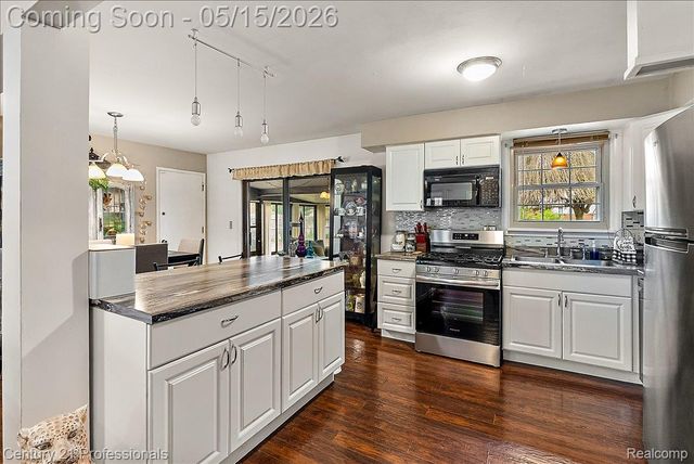 5788 Strathdon Way, Waterford Charter Township, MI 48327