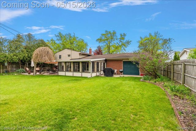 5788 Strathdon Way, Waterford Charter Township, MI 48327