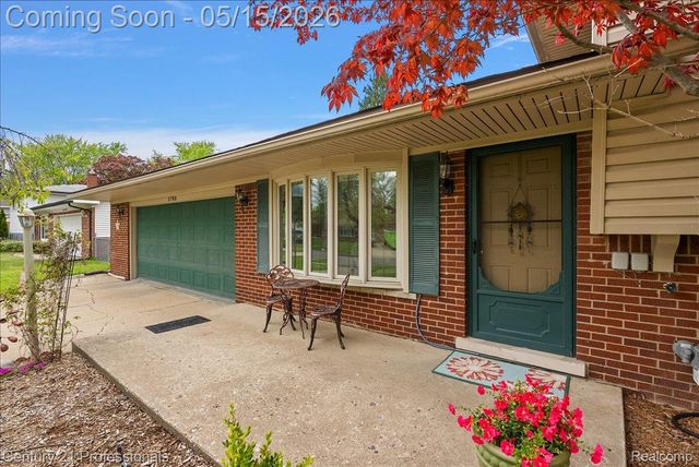 5788 Strathdon Way, Waterford Charter Township, MI 48327