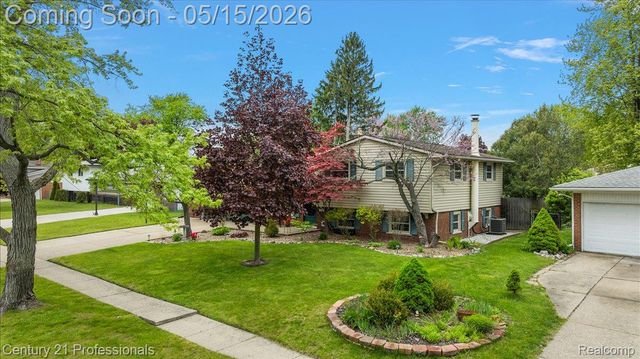 5788 Strathdon Way, Waterford Charter Township, MI 48327
