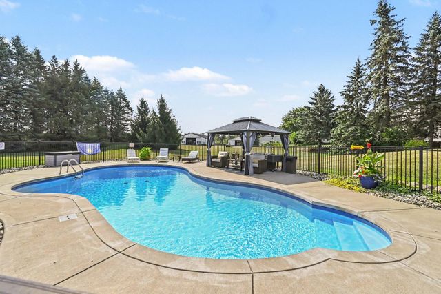 1900 Oak Grove Road, Howell, MI 48855