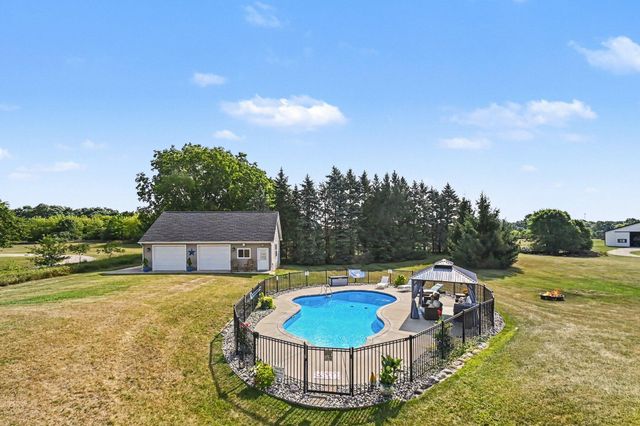 1900 Oak Grove Road, Howell, MI 48855