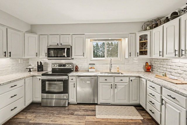 1900 Oak Grove Road, Howell, MI 48855