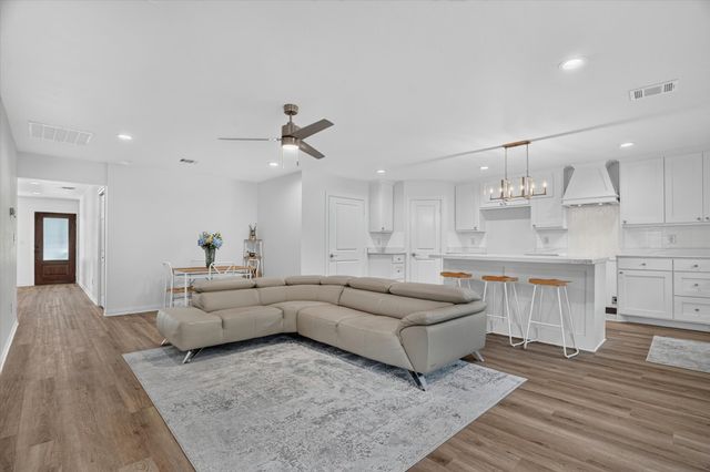 7007 Clarke Drive, Lake Worth, TX 76135