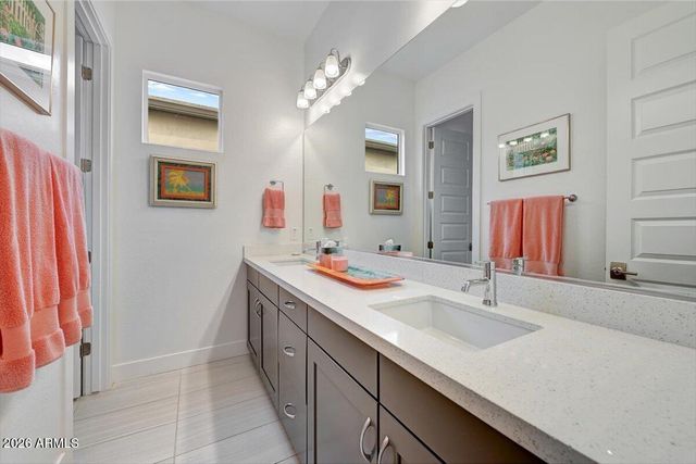 1352 E LA MIRADA Drive, Phoenix, AZ 85042