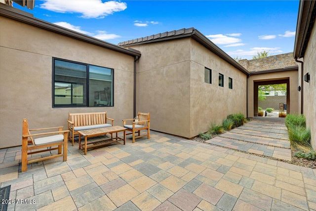 1352 E LA MIRADA Drive, Phoenix, AZ 85042