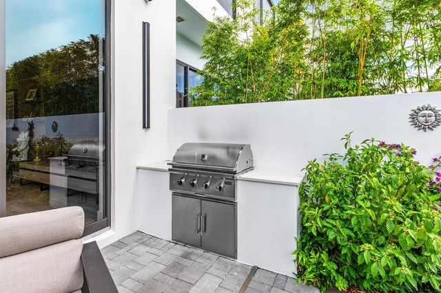 917 NE 8th Avenue, Delray Beach, FL 33483