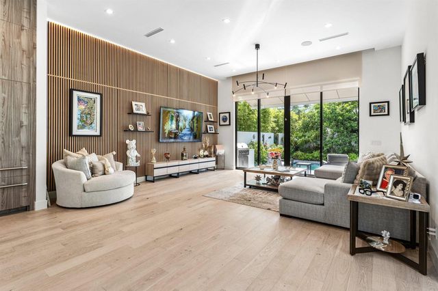 917 NE 8th Avenue, Delray Beach, FL 33483