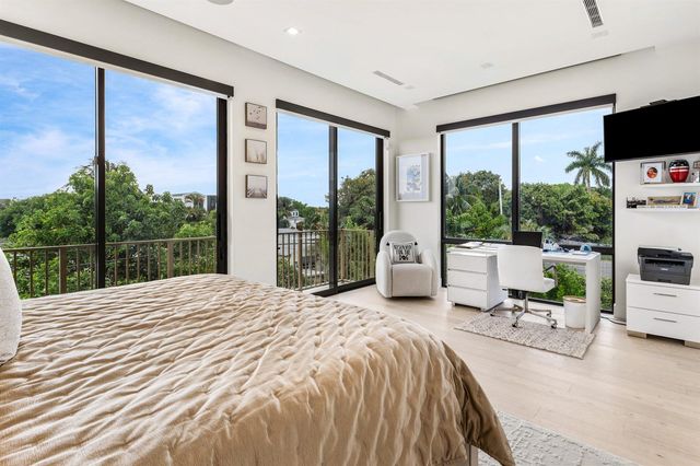 917 NE 8th Avenue, Delray Beach, FL 33483