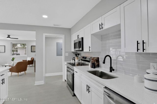 8623 ST PATRICK Lane, Jacksonville, FL 32216