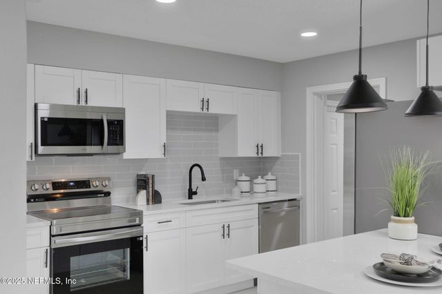 8623 ST PATRICK Lane, Jacksonville, FL 32216