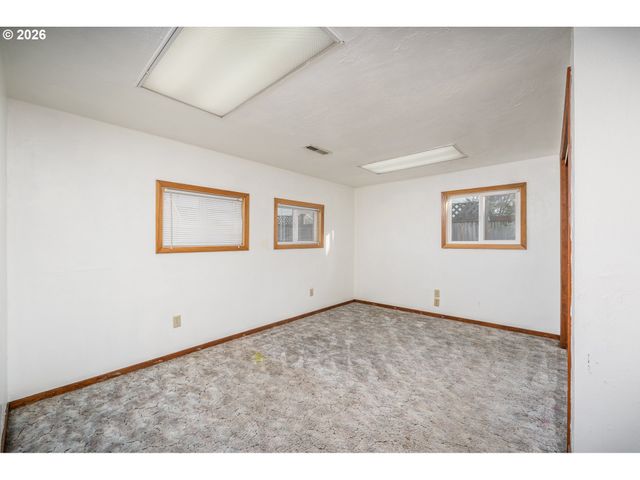 1515 POWELL St Se, Albany, OR 97322