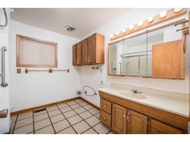 1515 POWELL St Se, Albany, OR 97322