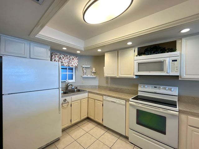 10100 Beach Club Dr Apt 6D, Myrtle Beach, SC 29572