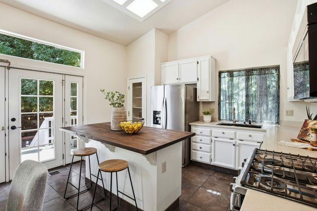 447 Amhurst Cir, Folsom, CA 95630