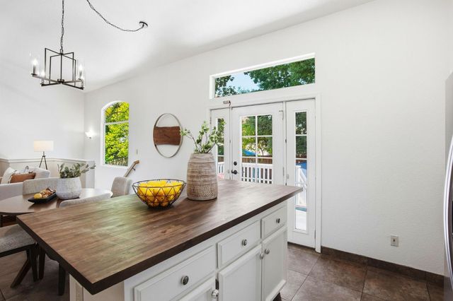 447 Amhurst Cir, Folsom, CA 95630