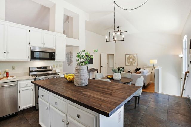 447 Amhurst Cir, Folsom, CA 95630