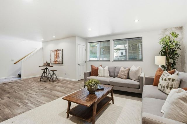 447 Amhurst Cir, Folsom, CA 95630