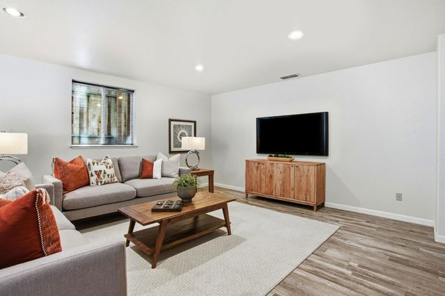 447 Amhurst Cir, Folsom, CA 95630