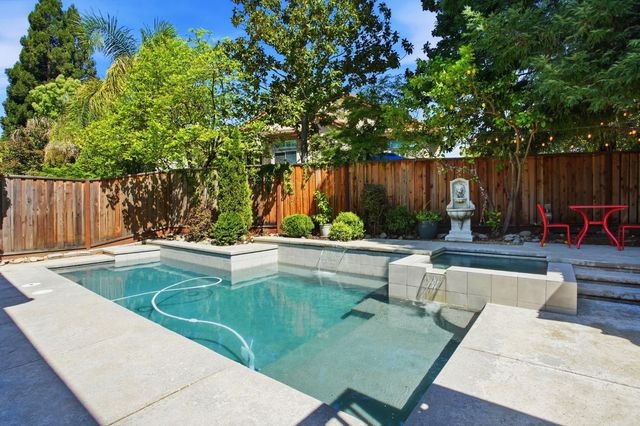 447 Amhurst Cir, Folsom, CA 95630