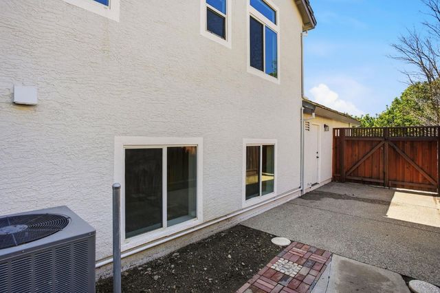 447 Amhurst Cir, Folsom, CA 95630