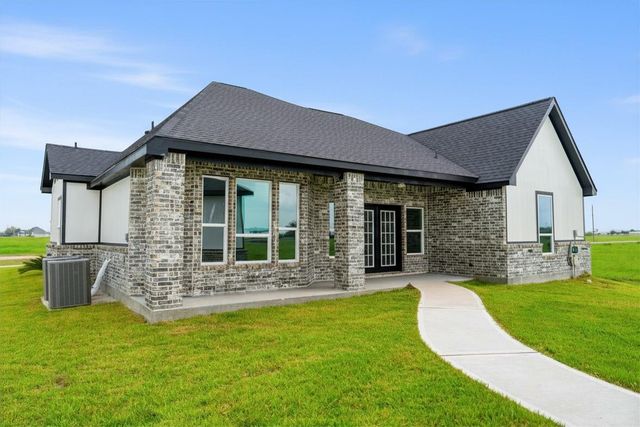 395 Brahman Trail, Angleton, TX 77515