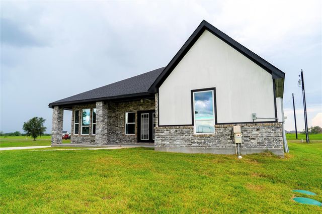 395 Brahman Trail, Angleton, TX 77515