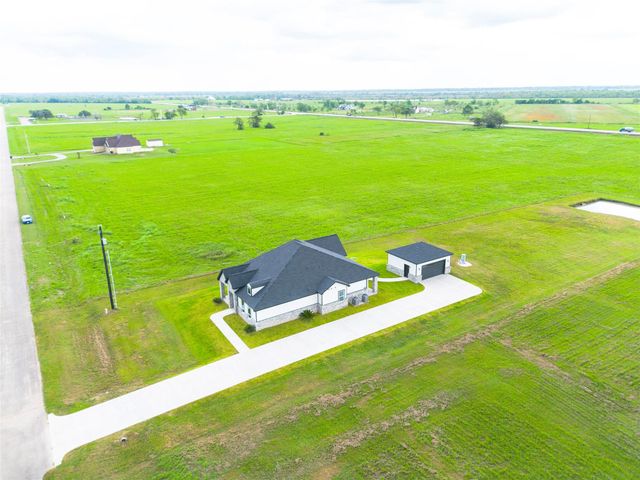 395 Brahman Trail, Angleton, TX 77515