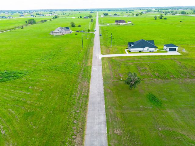395 Brahman Trail, Angleton, TX 77515