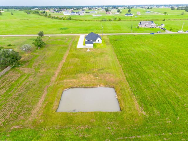 395 Brahman Trail, Angleton, TX 77515
