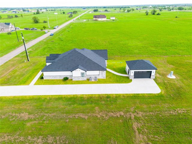 395 Brahman Trail, Angleton, TX 77515