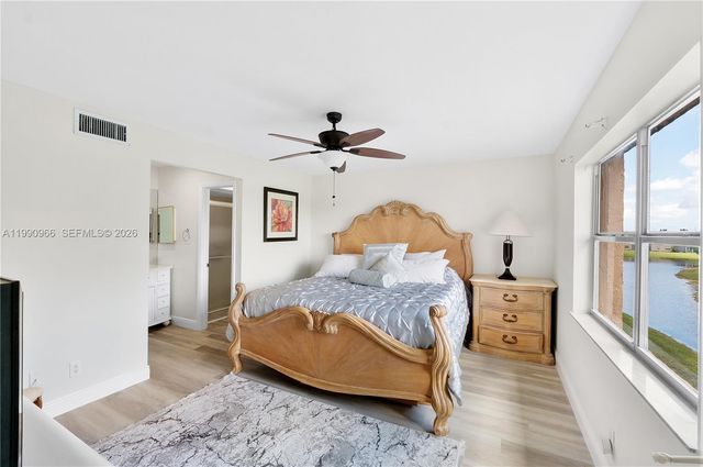 9201 Sunrise Lakes Boulevard 304, Sunrise, FL 33322