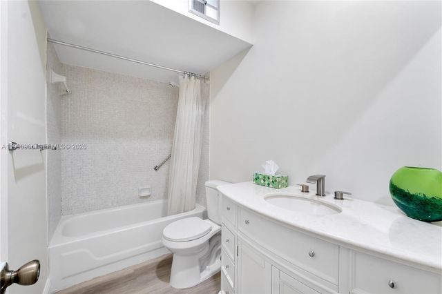 9201 Sunrise Lakes Boulevard 304, Sunrise, FL 33322