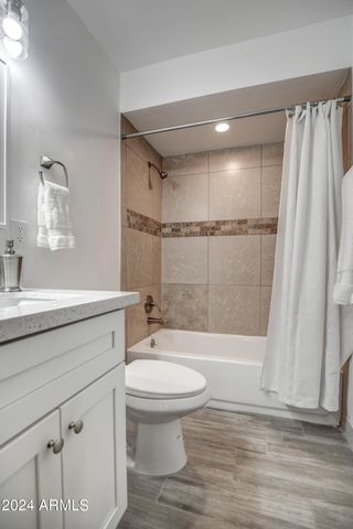 3135 N 34TH Street, Phoenix, AZ 85018