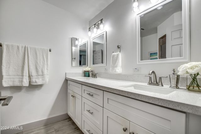 3135 N 34TH Street, Phoenix, AZ 85018