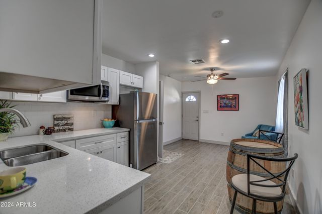 3135 N 34TH Street, Phoenix, AZ 85018