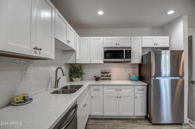3135 N 34TH Street, Phoenix, AZ 85018