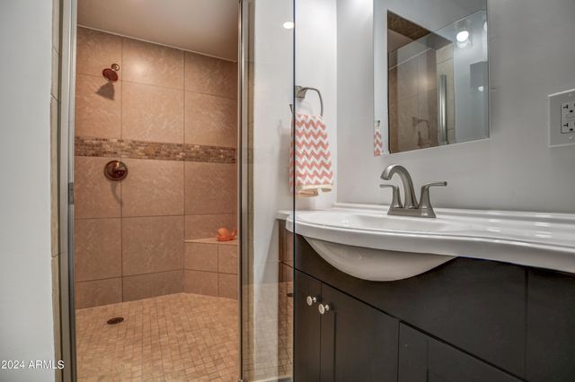3135 N 34TH Street, Phoenix, AZ 85018