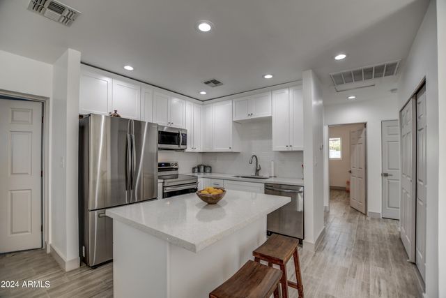 3135 N 34TH Street, Phoenix, AZ 85018