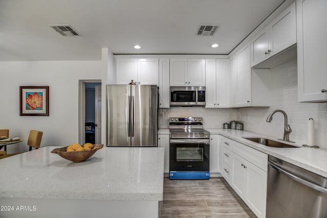 3135 N 34TH Street, Phoenix, AZ 85018