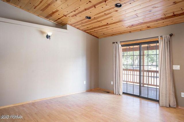 3244 OUTLAW Trail, Overgaard, AZ 85933