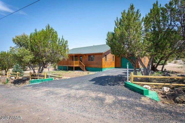 3244 OUTLAW Trail, Overgaard, AZ 85933