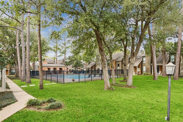 701 Bering Drive 1904, Houston, TX 77057