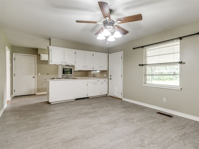 119 Thompson Drive, Moore, OK 73160