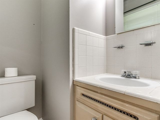 119 Thompson Drive, Moore, OK 73160