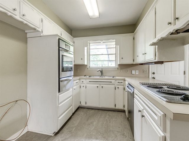119 Thompson Drive, Moore, OK 73160