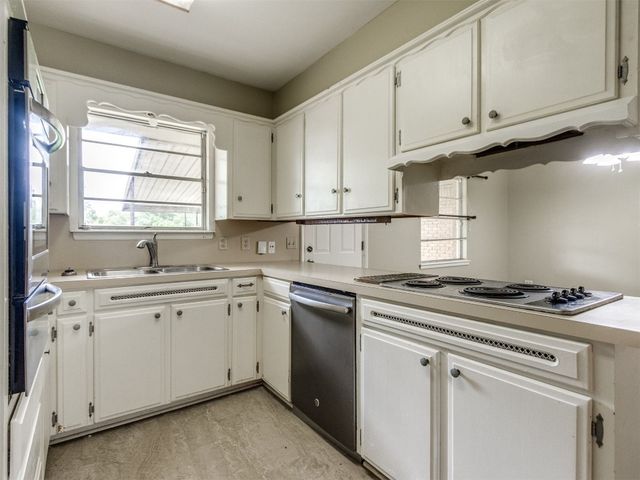 119 Thompson Drive, Moore, OK 73160