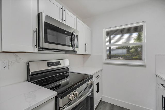 922 BATES AVENUE, Eustis, FL 32726