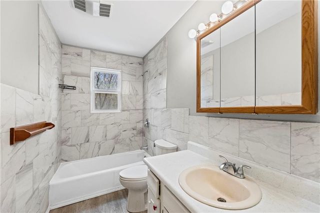 4819 N REVERE Street, Kansas City, MO 64151