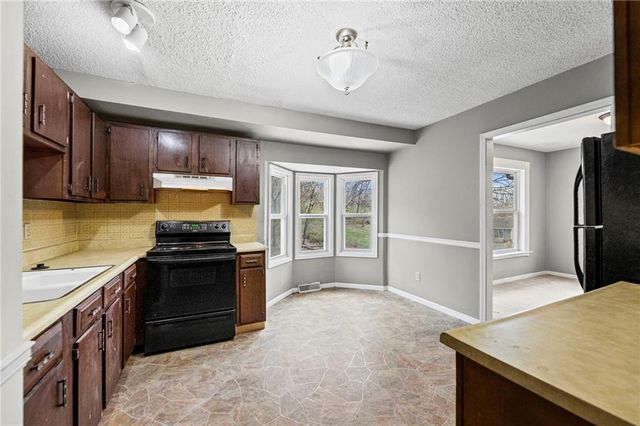 4819 N REVERE Street, Kansas City, MO 64151